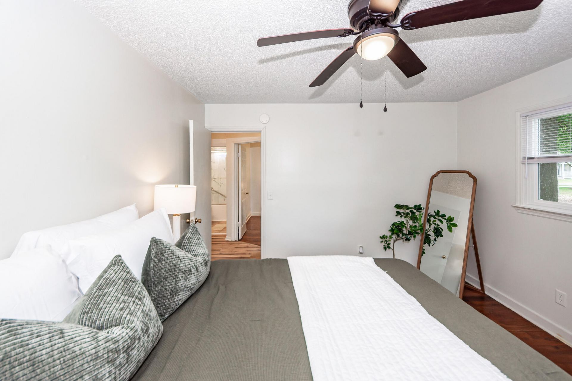 4728 Mixson Avenue Photo 15