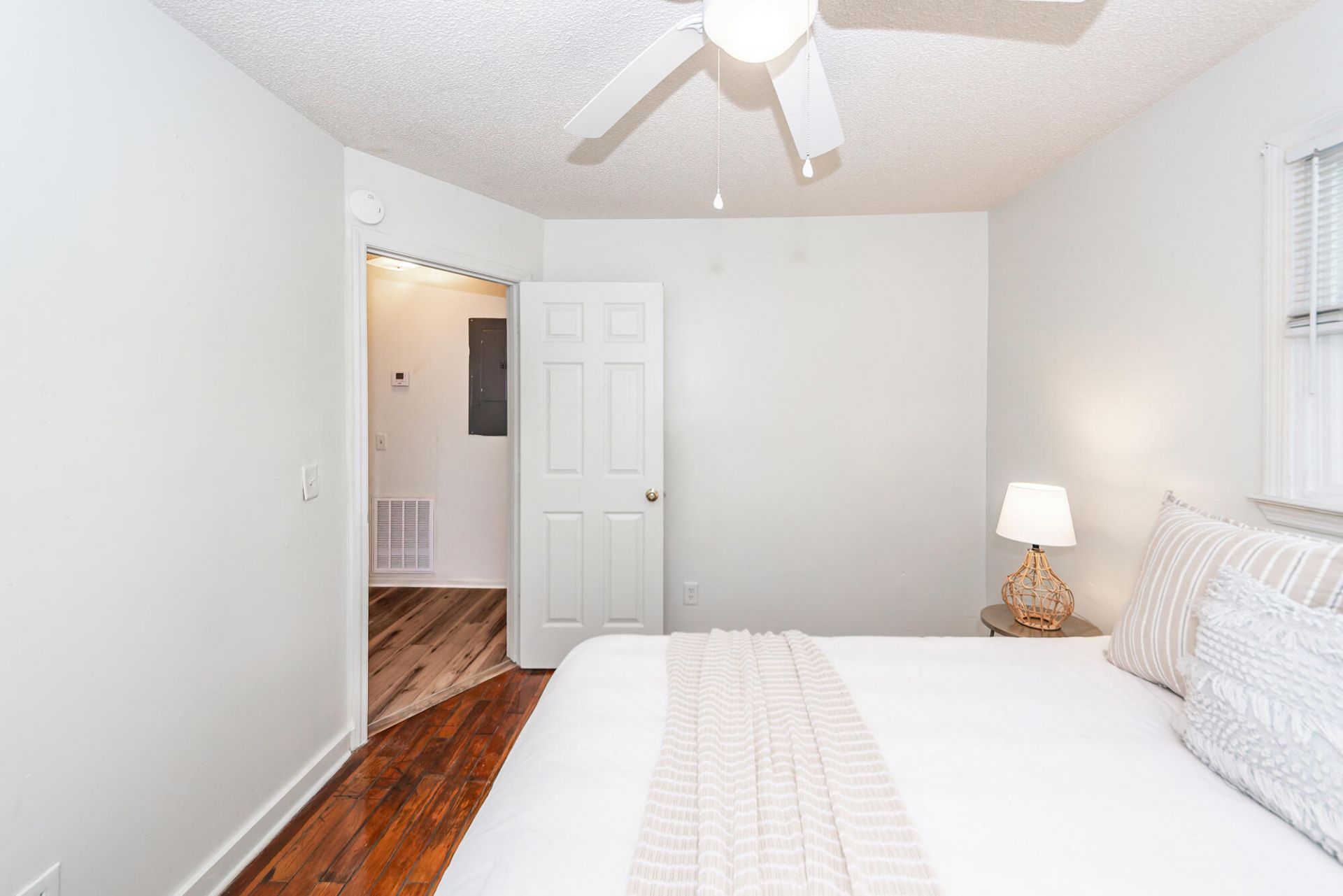 4728 Mixson Avenue Photo 17