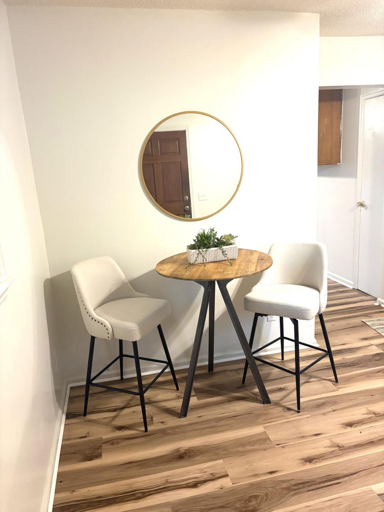 4728 Mixson Avenue Photo 5