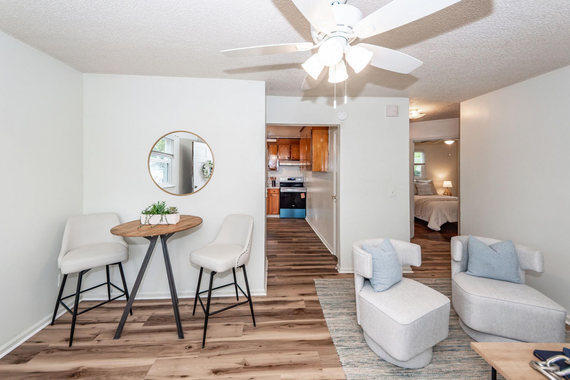 4728 Mixson Avenue Photo 5