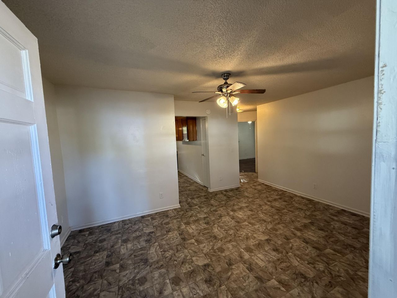 4728 Mixson Avenue Photo 5