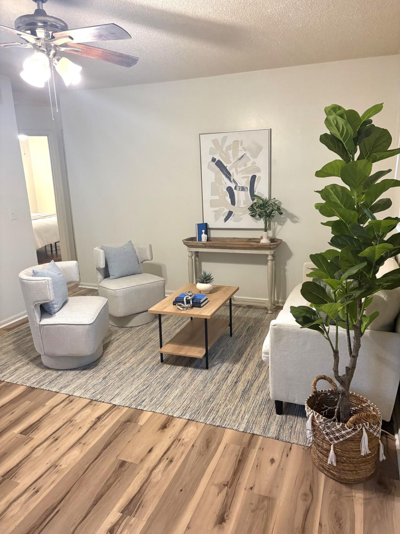 4728 Mixson Avenue Photo 6