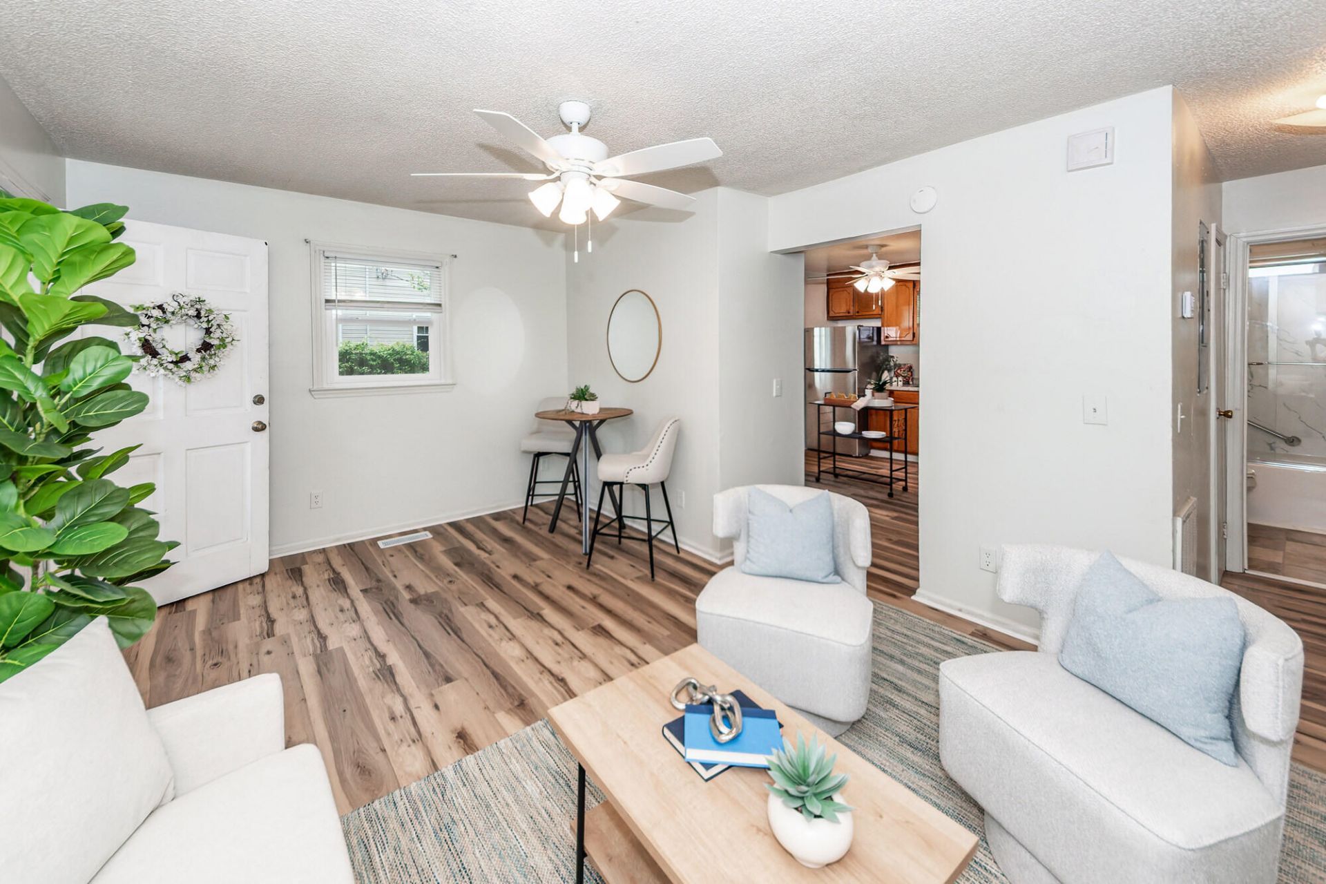 4728 Mixson Avenue Photo 6