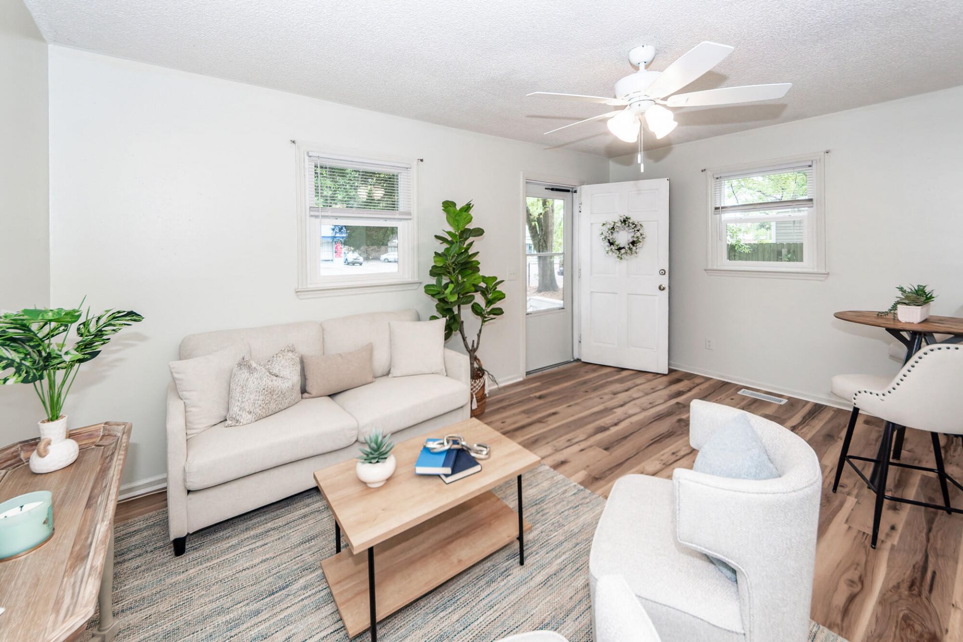 4728 Mixson Avenue Photo 7