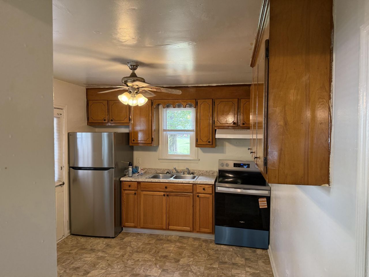 4728 Mixson Avenue Photo 7