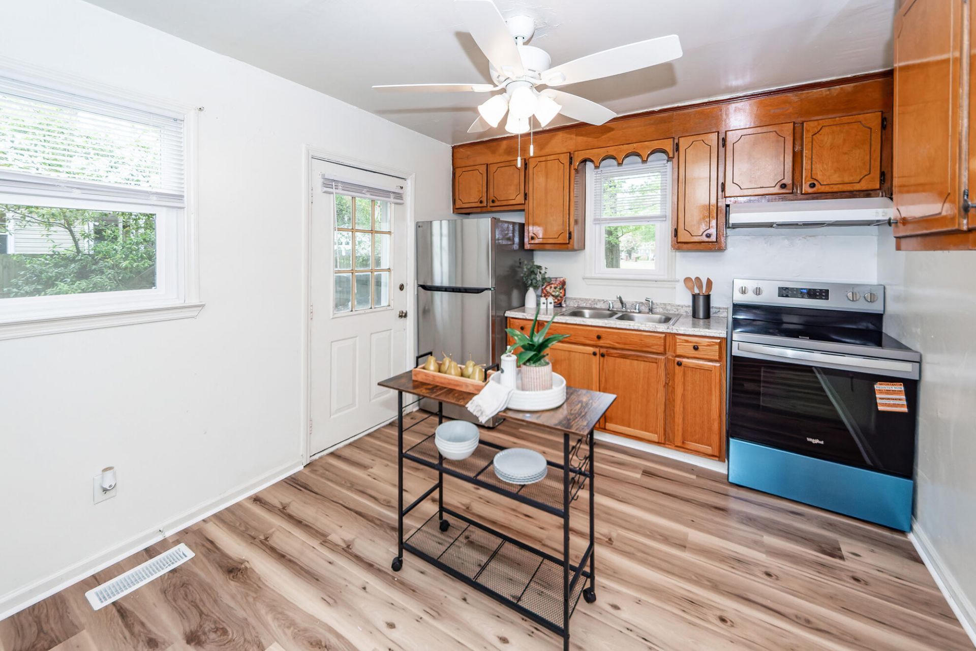 4728 Mixson Avenue Photo 8