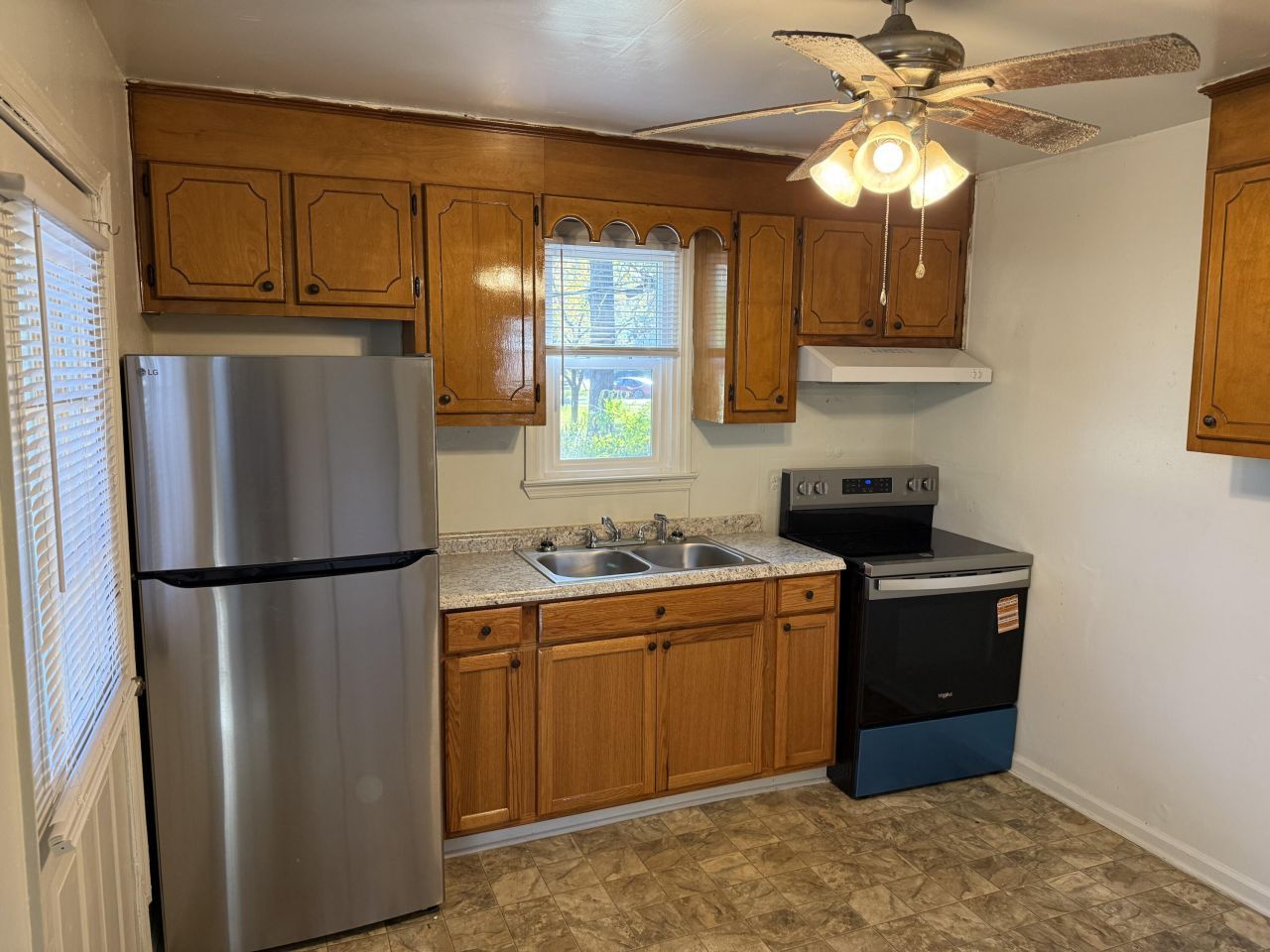 4728 Mixson Avenue Photo 9