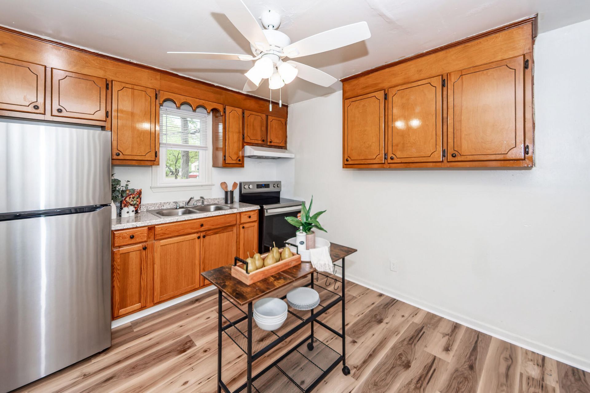 4728 Mixson Avenue Photo 9