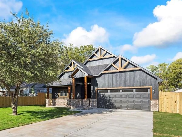 3214 NW Loraine Street, Fort Worth, TX 76106