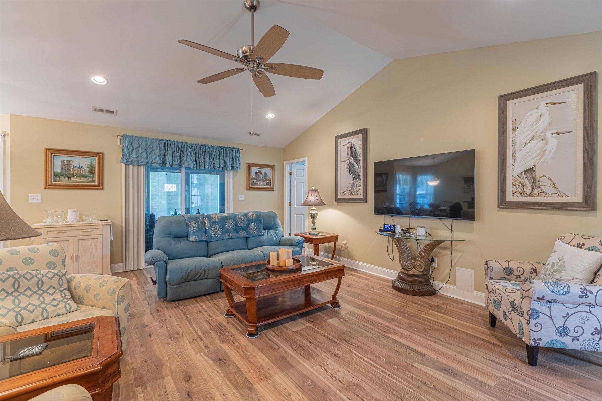 6713 Wisteria Dr. Photo 4