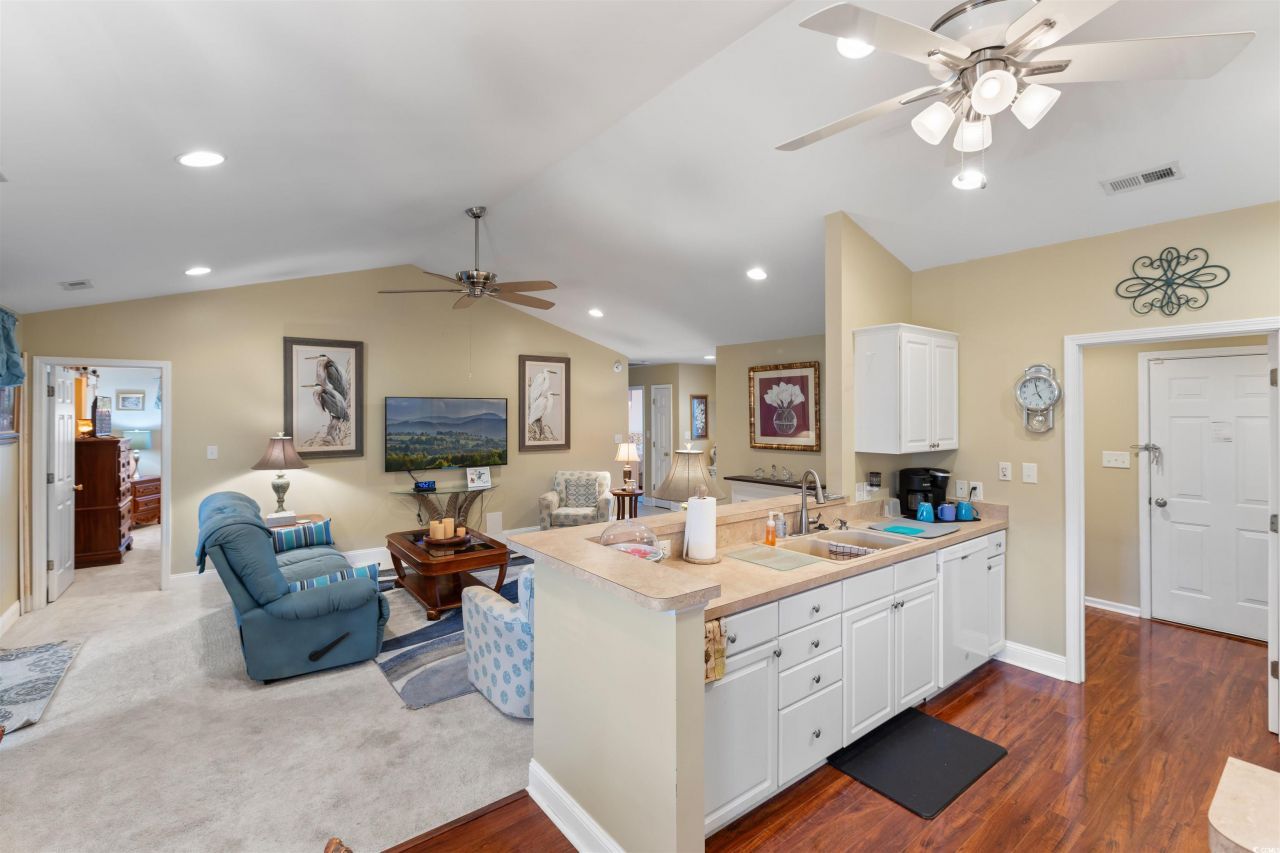 6713 Wisteria Dr. Photo 4