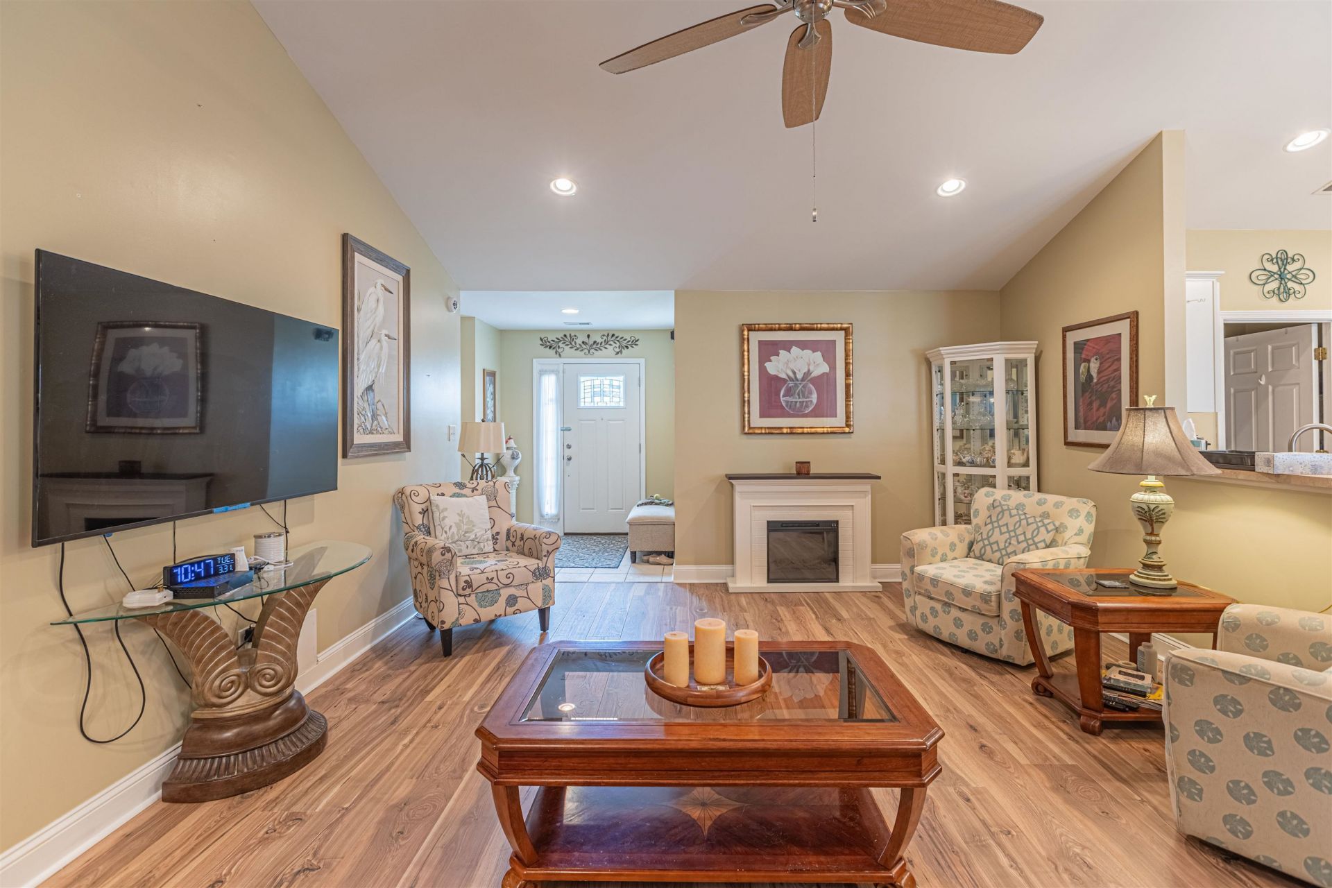 6713 Wisteria Dr. Photo 5