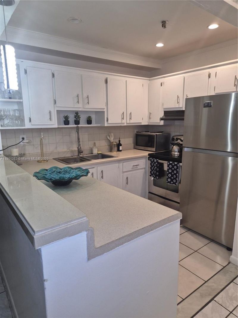 201 180th Dr, Unit 411, Sunny Isles Beach, FL 33160 Photo