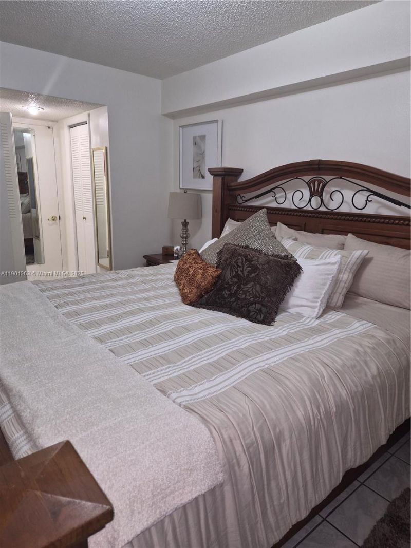 201 180th Dr, Unit 411, Sunny Isles Beach, FL 33160 Photo