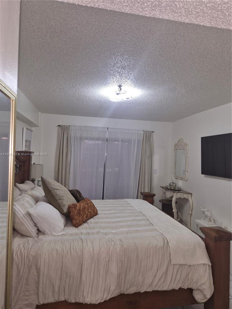 201 180th Dr, Unit 411, Sunny Isles Beach, FL 33160 Photo