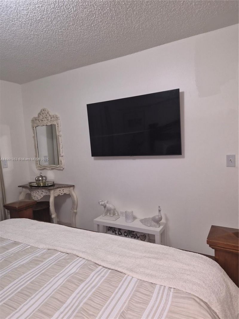 201 180th Dr, Unit 411, Sunny Isles Beach, FL 33160 Photo