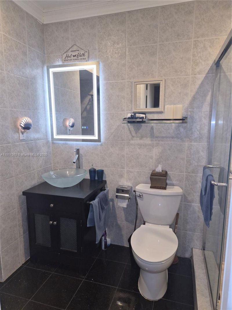 201 180th Dr, Unit 411, Sunny Isles Beach, FL 33160 Photo