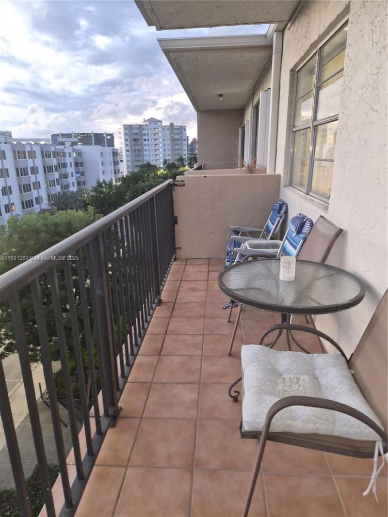 201 180th Dr, Unit 411, Sunny Isles Beach, FL 33160 Photo