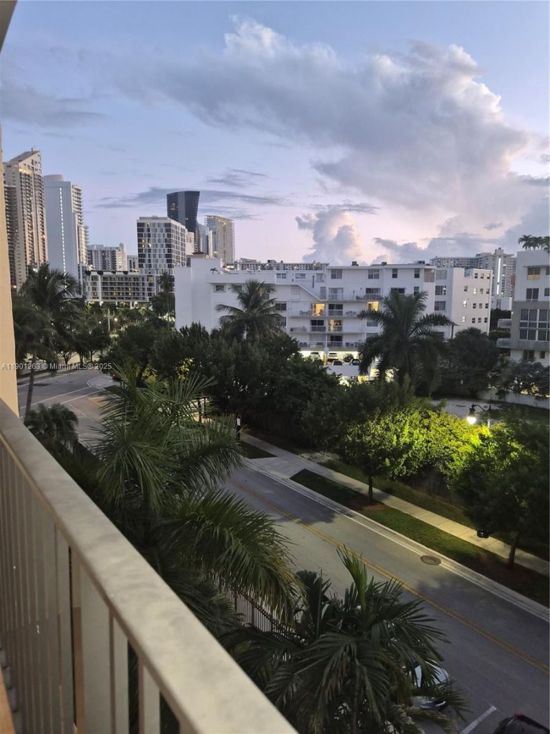 201 180th Dr, Unit 411, Sunny Isles Beach, FL 33160 Photo