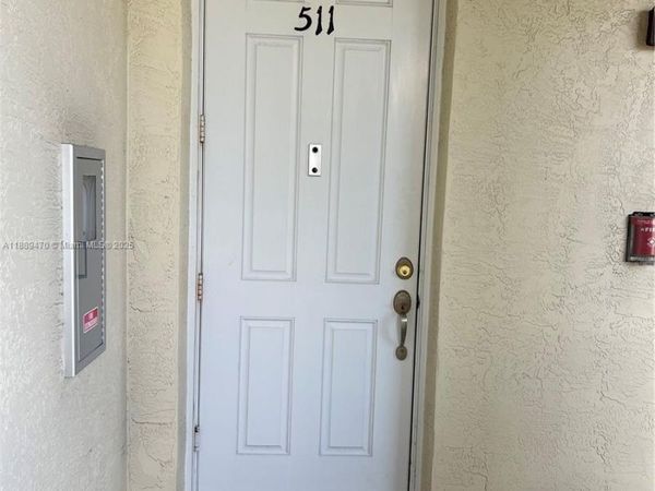 3500 Oaks Clubhouse Dr, Unit 511, Pompano Beach, FL 33069