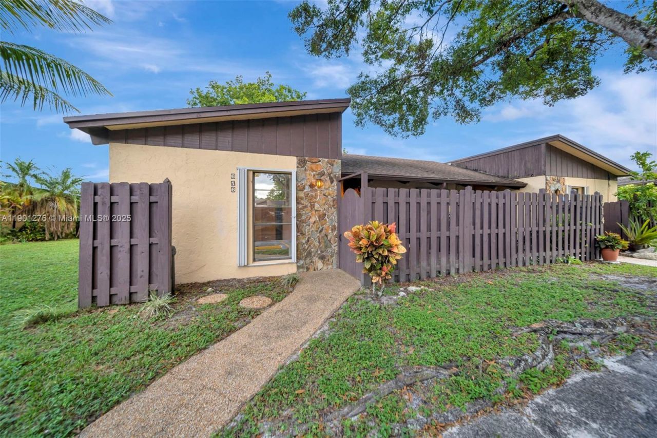 616 Briarwood Cir, Hollywood, FL 33024 Photo