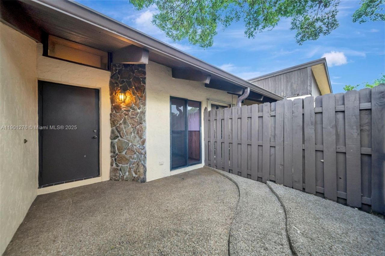 616 Briarwood Cir, Hollywood, FL 33024 Photo