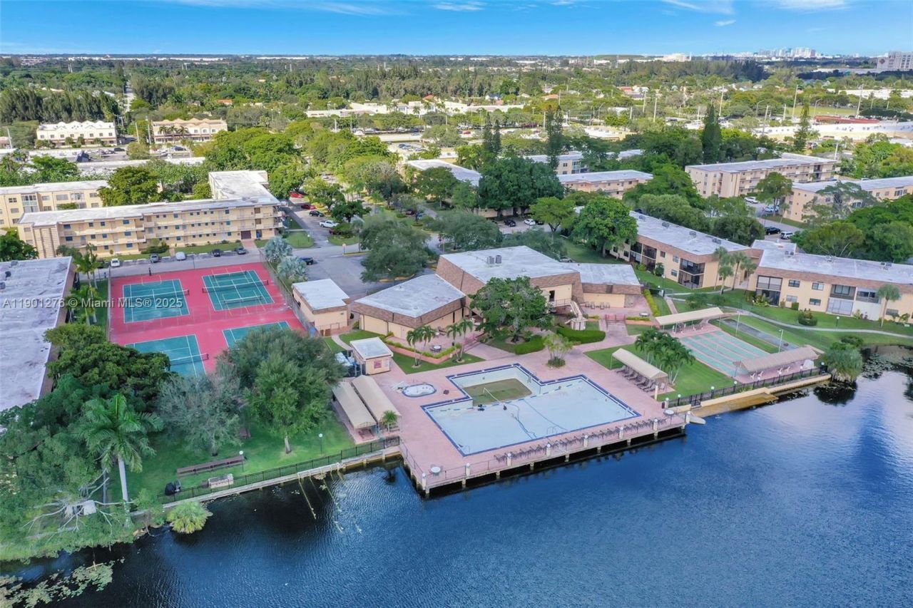 616 Briarwood Cir, Hollywood, FL 33024 Photo