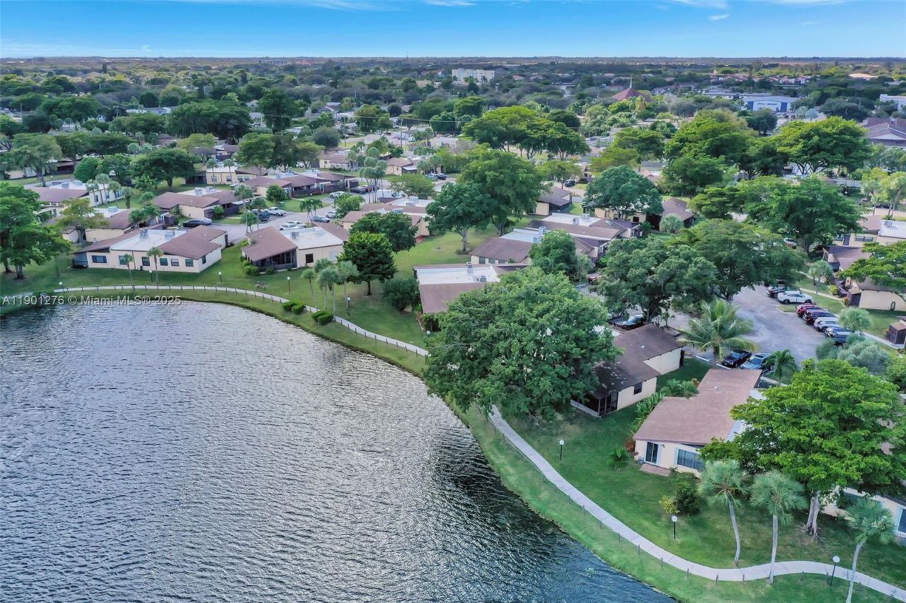 616 Briarwood Cir, Hollywood, FL 33024 Photo