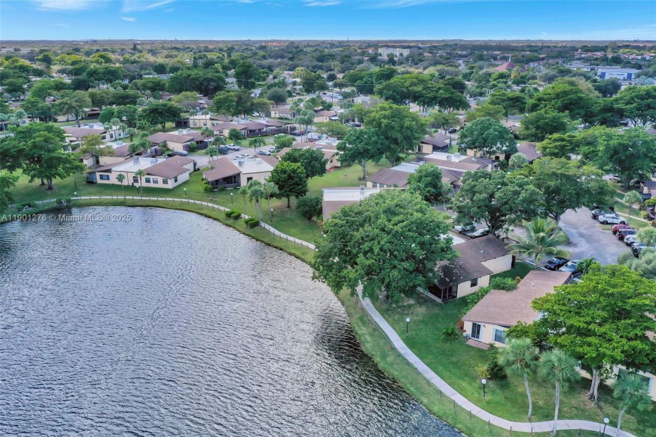 616 Briarwood Cir, Hollywood, FL 33024 Photo