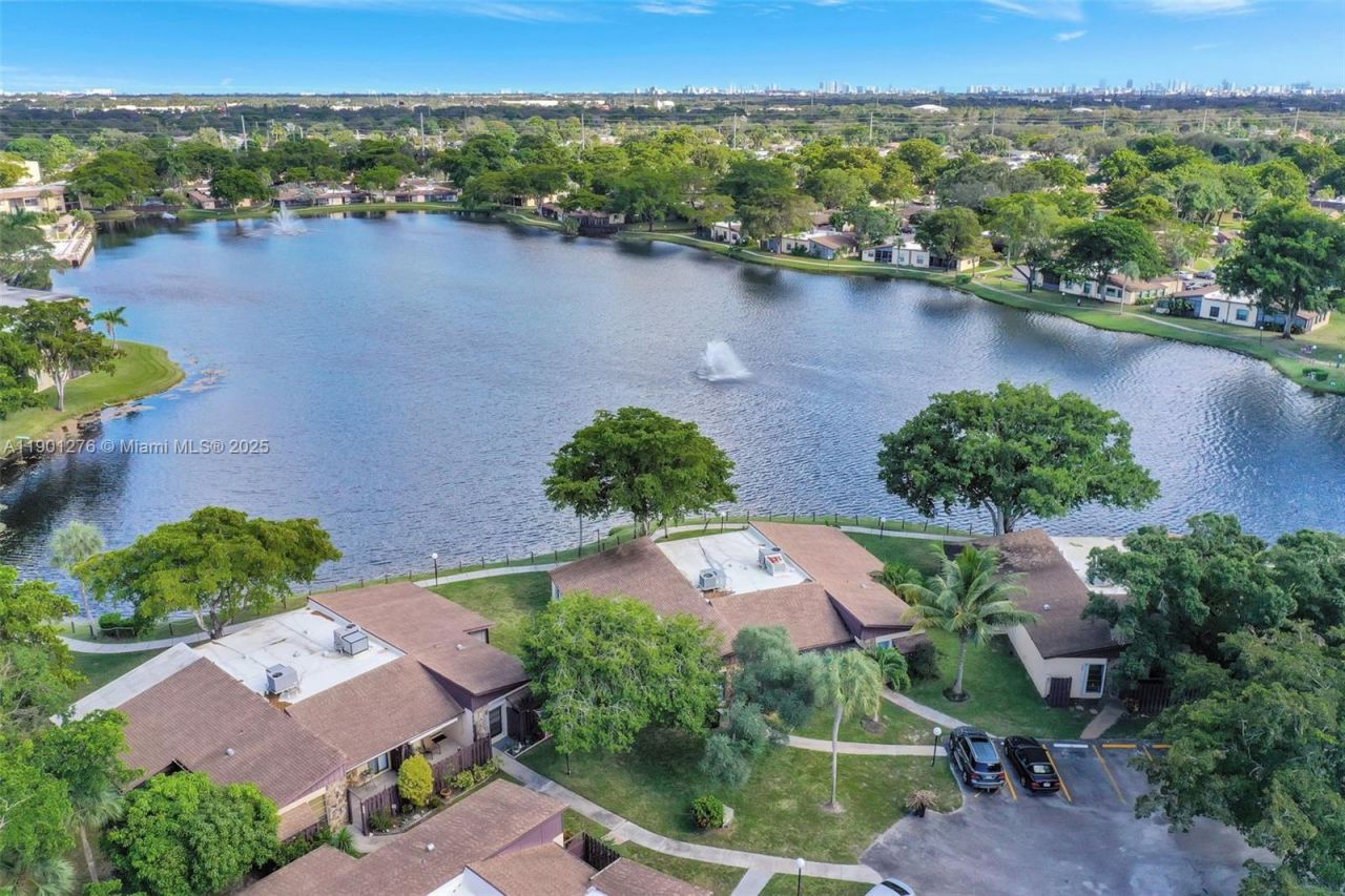 616 Briarwood Cir, Hollywood, FL 33024 Photo