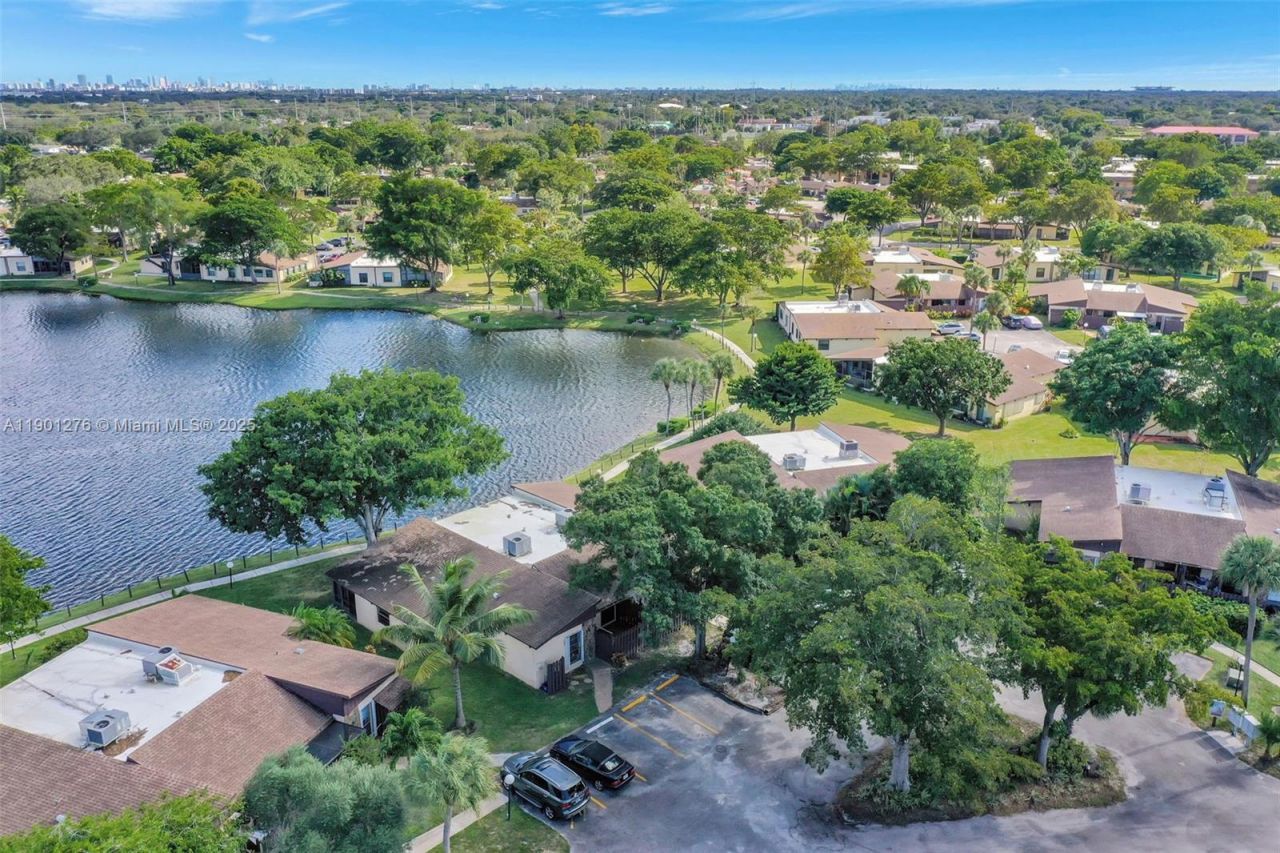 616 Briarwood Cir, Hollywood, FL 33024 Photo