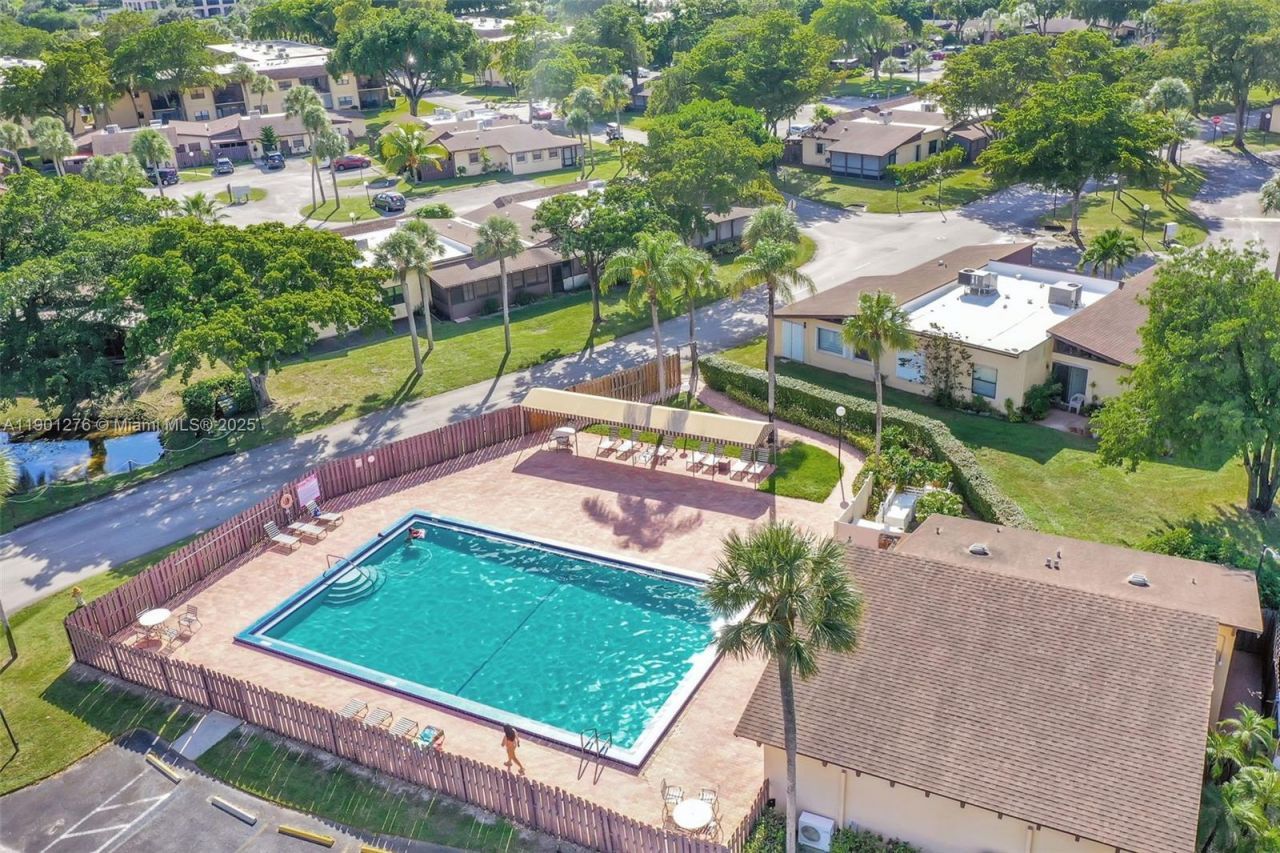 616 Briarwood Cir, Hollywood, FL 33024 Photo