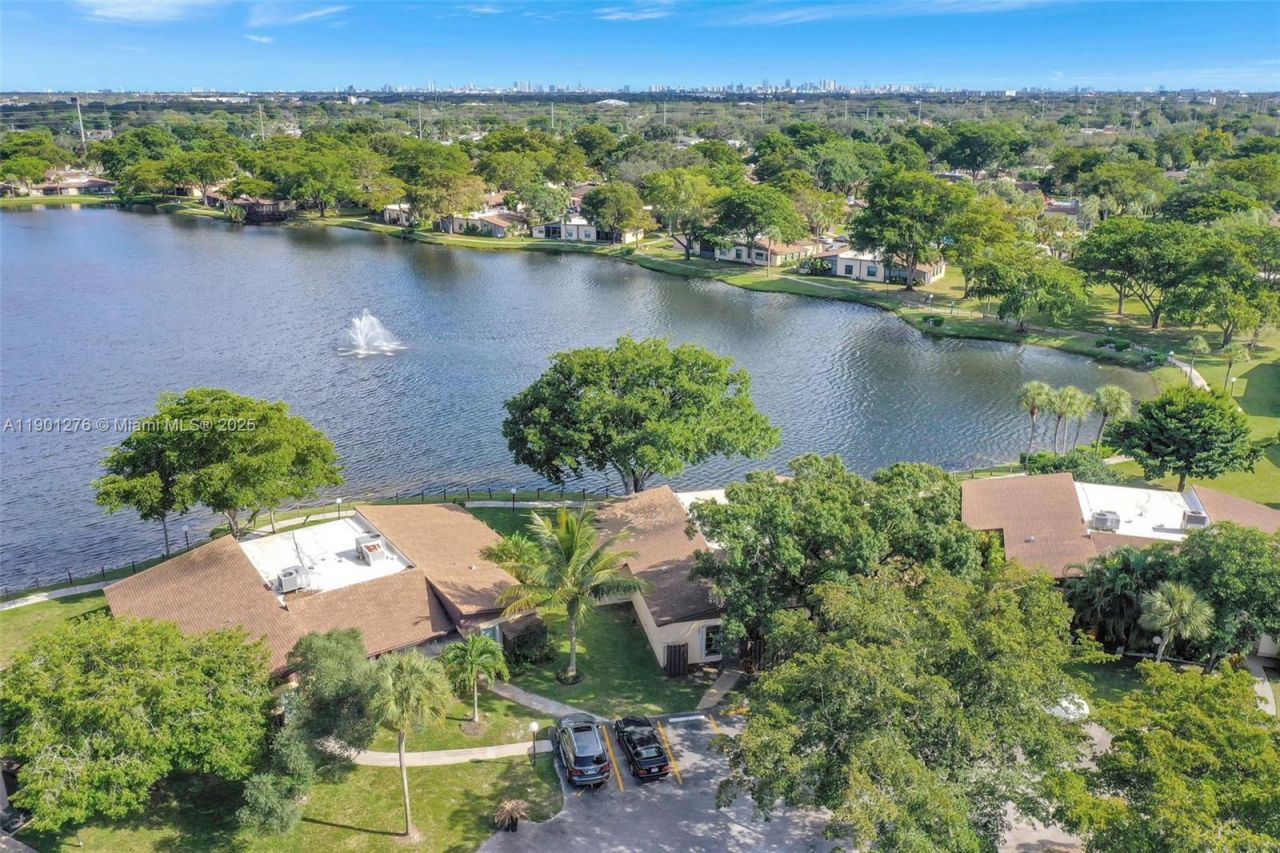 616 Briarwood Cir, Hollywood, FL 33024 Photo