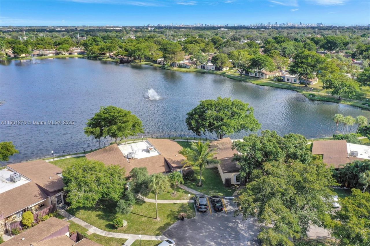 616 Briarwood Cir, Hollywood, FL 33024 Photo