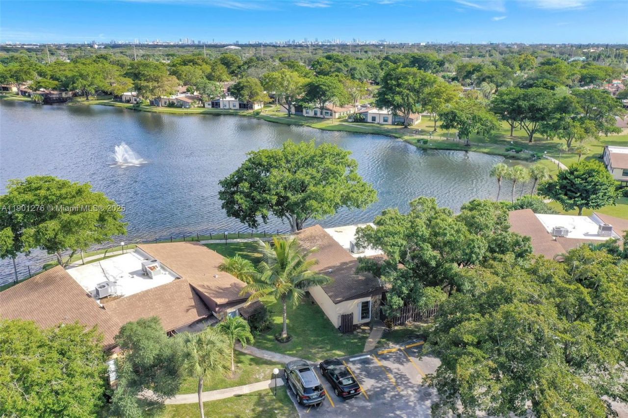 616 Briarwood Cir, Hollywood, FL 33024 Photo