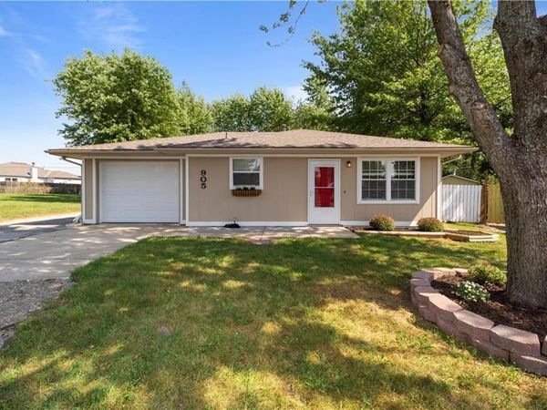 905 W 5th Street, Edgerton, KS 66021