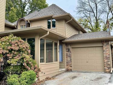 9614 Southby Plaza, Omaha, NE 68124
