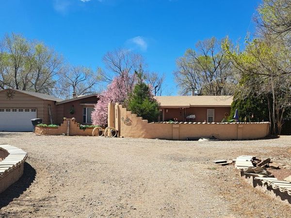 6105 MOLINERO Court SW, Albuquerque, NM 87105