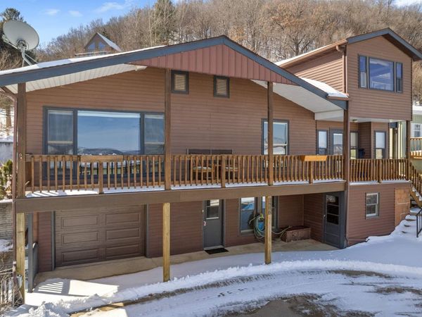 1906 Blue Heron Lane, Lansing, IA 52151