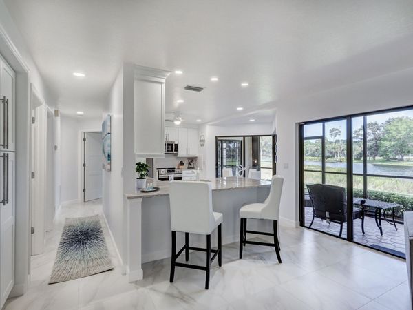 6 Lexington Lane E, Unit D, Palm Beach Gardens, FL 33418