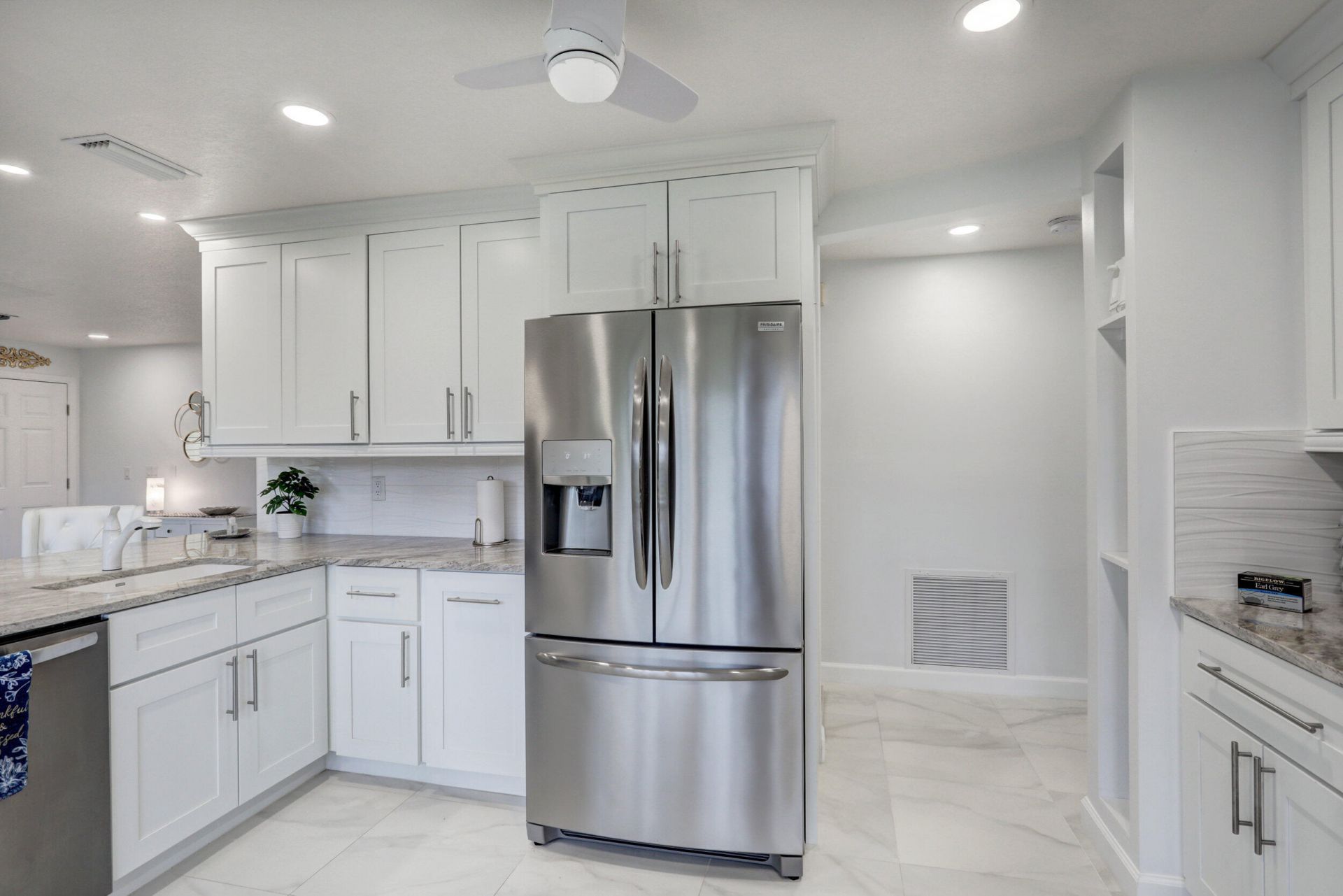 6 Lexington Lane E, Unit D, Palm Beach Gardens, FL 33418 Photo