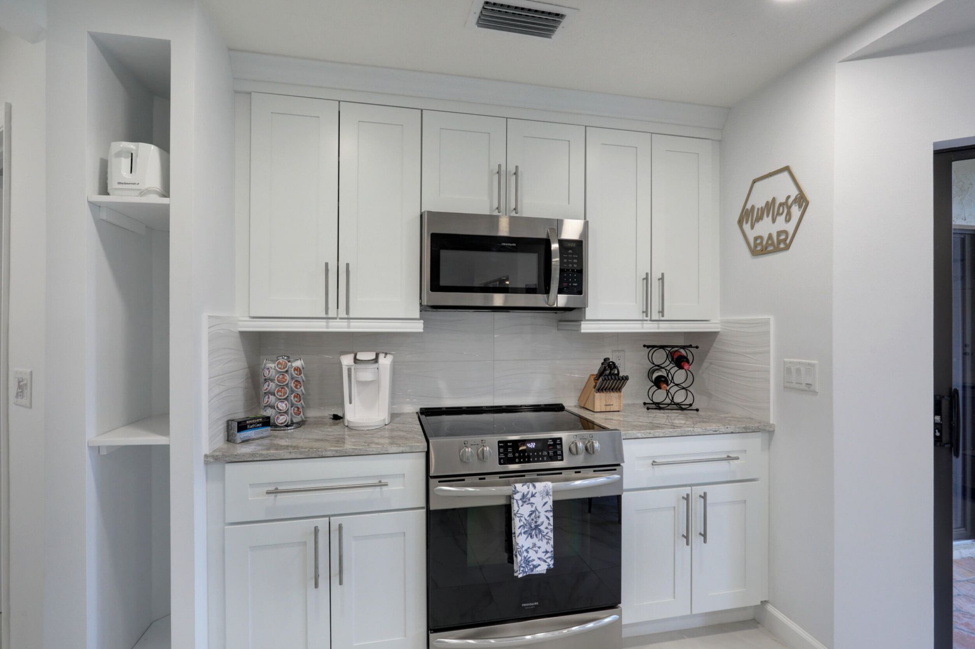 6 Lexington Lane E, Unit D, Palm Beach Gardens, FL 33418 Photo