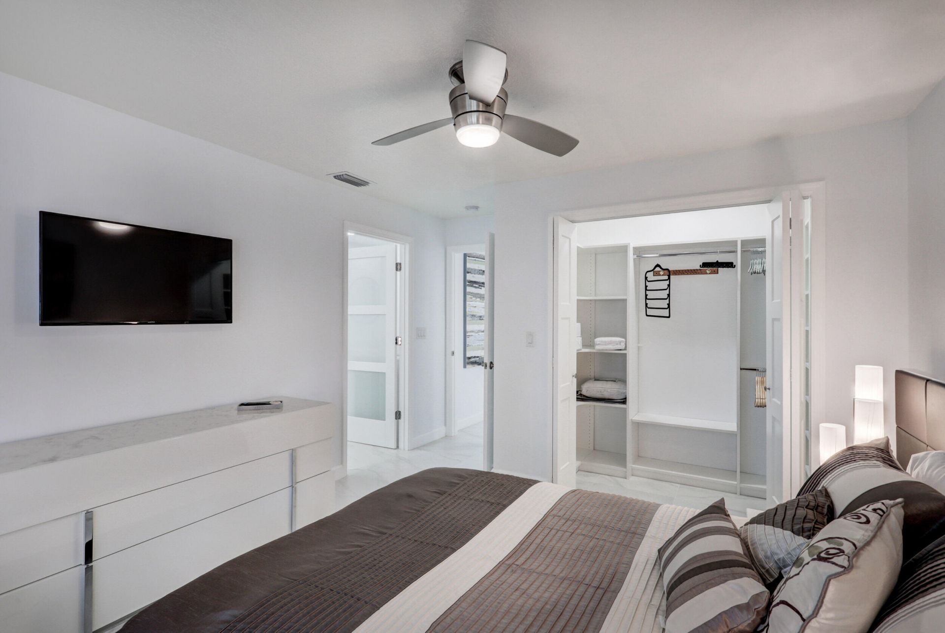 6 Lexington Lane E, Unit D, Palm Beach Gardens, FL 33418 Photo