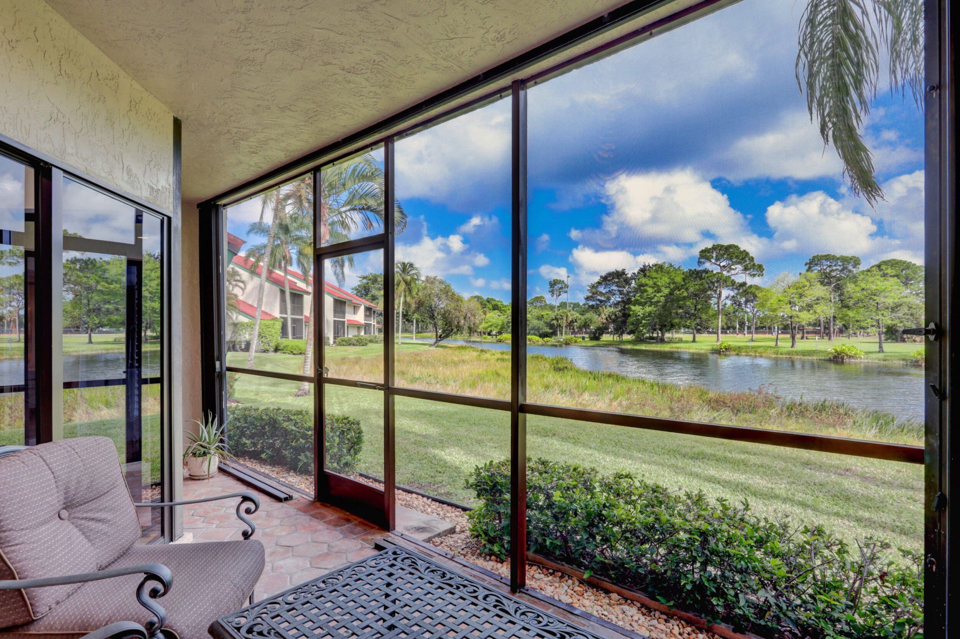 6 Lexington Lane E, Unit D, Palm Beach Gardens, FL 33418 Photo