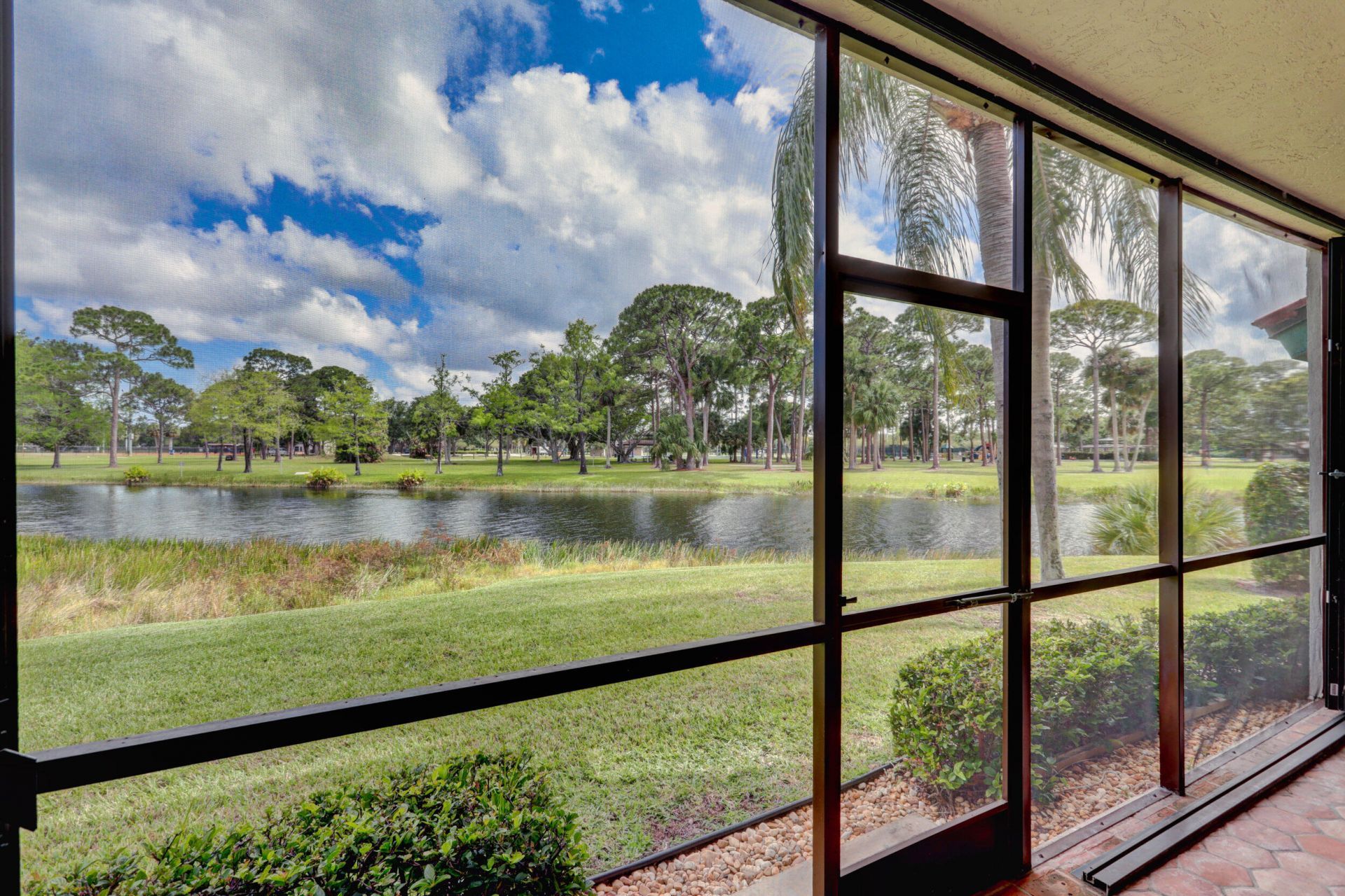 6 Lexington Lane E, Unit D, Palm Beach Gardens, FL 33418 Photo