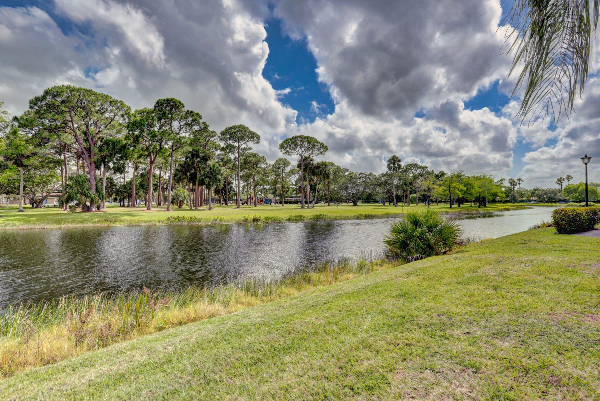 6 Lexington Lane E, Unit D, Palm Beach Gardens, FL 33418 Photo