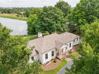 2121 Lakeside Drive, Lexington, KY 40502