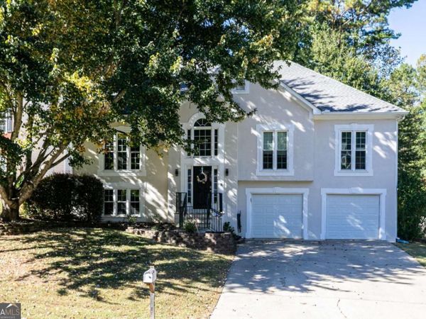 163 Clubhouse Drive NW, Kennesaw, GA 30144