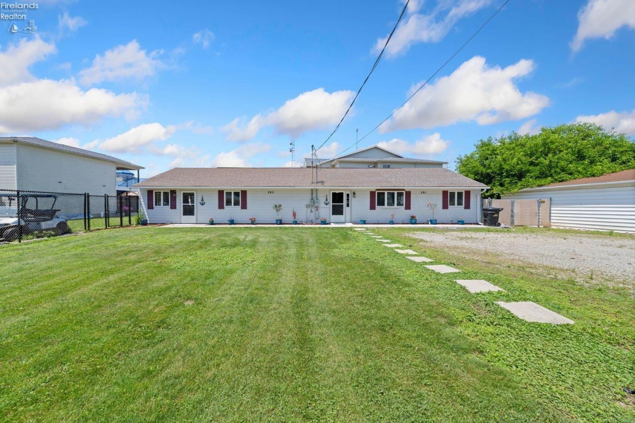 389 Loraine Avenue, Put in Bay, OH 43456 Main Photo