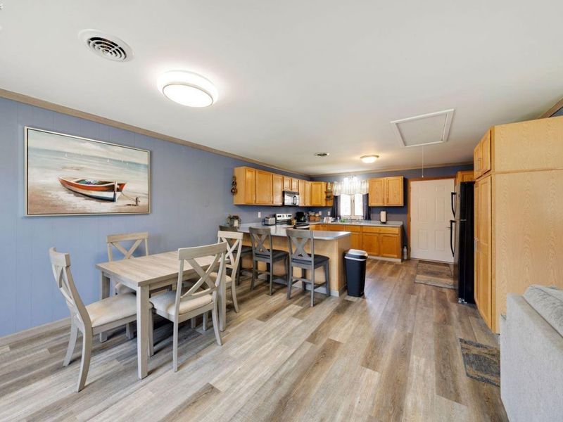 389 Loraine Avenue, Put in Bay, OH 43456 Photo 7